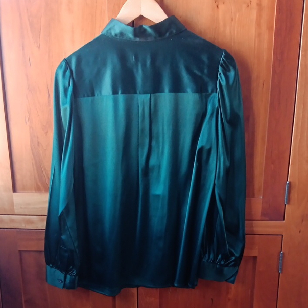 Talbots Women's Green Satin Blouse - Picture 6 of 7
